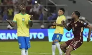 Vinicius sút hỏng phạt đền khiến Brazil mất thắng