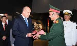 Tổng thống Bulgaria thăm Bảo tàng Lịch sử Quân sự Việt Nam Tổng thống Bulgaria thăm Bảo tàng Lịch sử Quân sự Việt Nam
