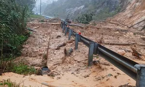 Sạt lở đường nối Nha Trang - Đà Lạt chia cắt giao thông Sạt lở đường nối Nha Trang - Đà Lạt chia cắt giao thông