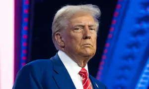 Cựu công tố viên nói ông Trump 'sẽ bị kết tội nếu không đắc cử' Cựu công tố viên nói ông Trump 'sẽ bị kết tội nếu không đắc cử'