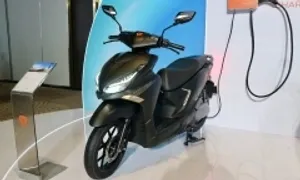 Xe máy điện Yadea Velax ra mắt khách Việt, giá 29,99 triệu đồng Xe máy điện Yadea Velax ra mắt khách Việt, giá 29,99 triệu đồng